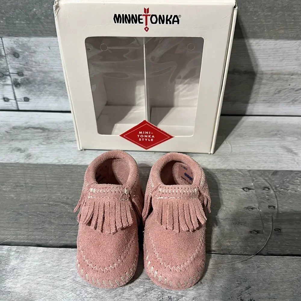Minnetonka Mini-Tonka‎ Style Pink Suede Moccasins Size 1 (3-6m)